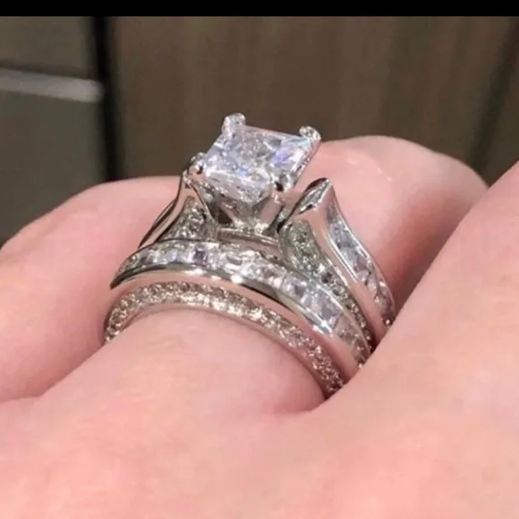 WEDDING RING - Picture 8 of 9